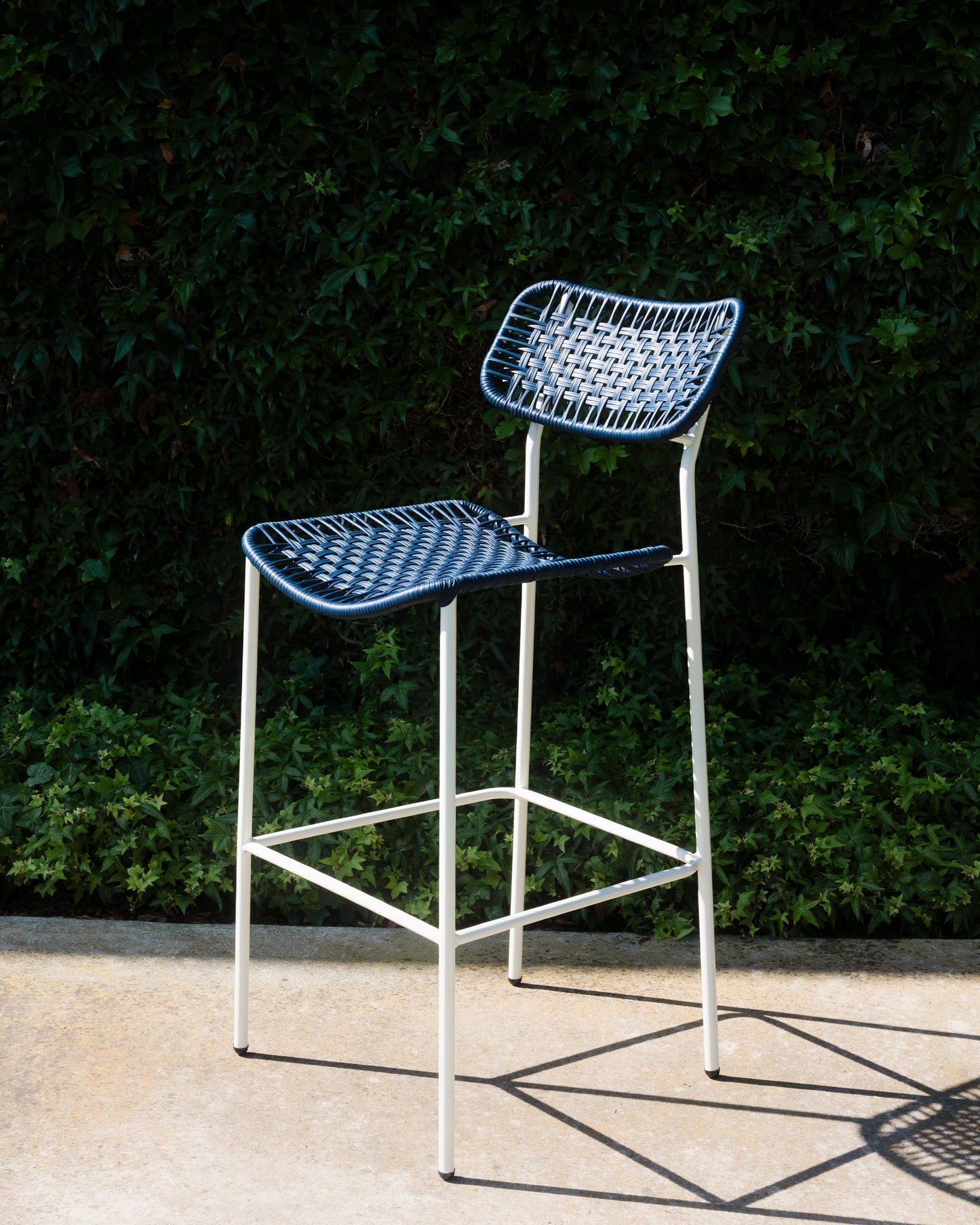Apropiada Bar Stool